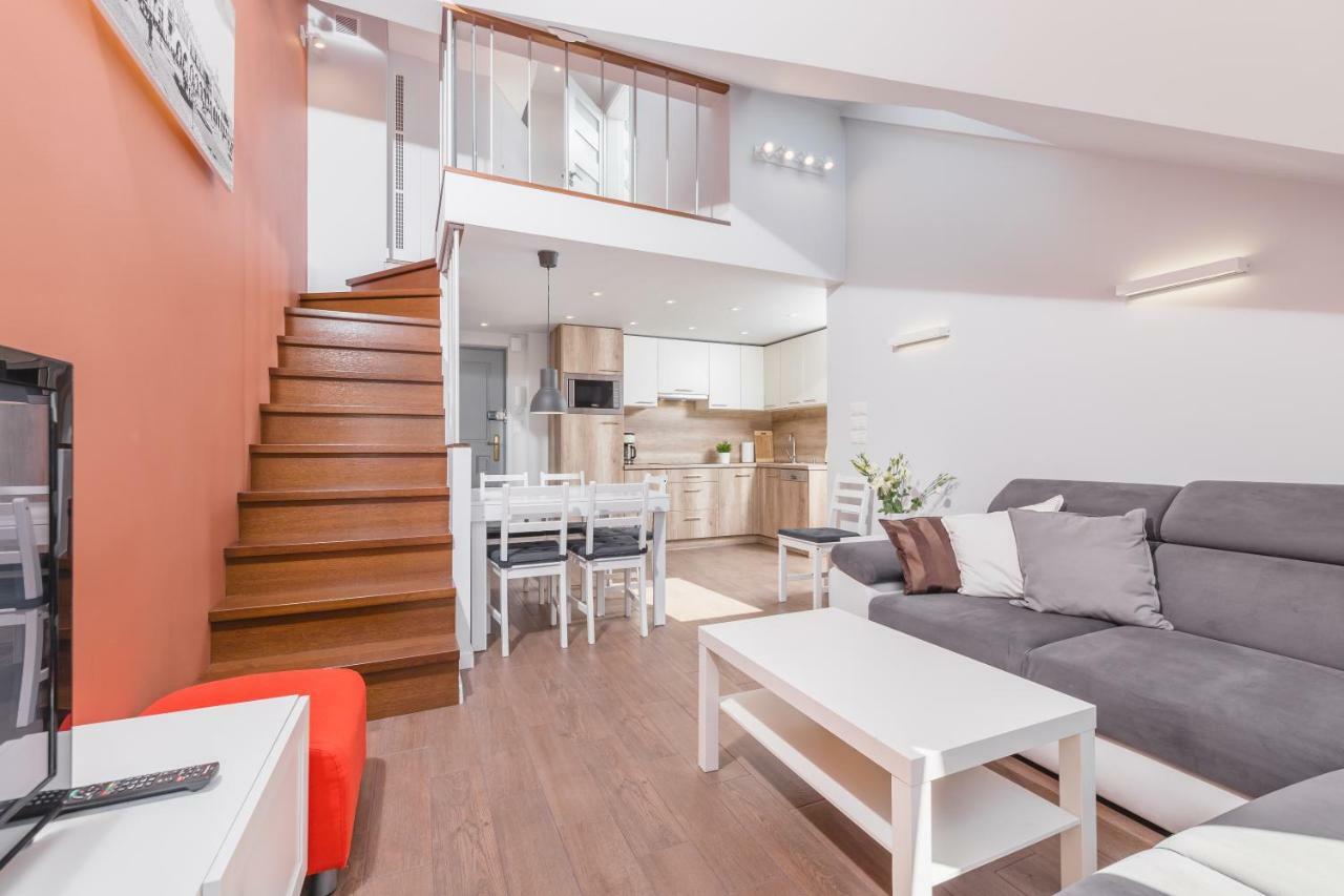 Cheerful Air Conditioned Apartment With Mezzanine And Parking - Old Town Cracóvia Exterior foto