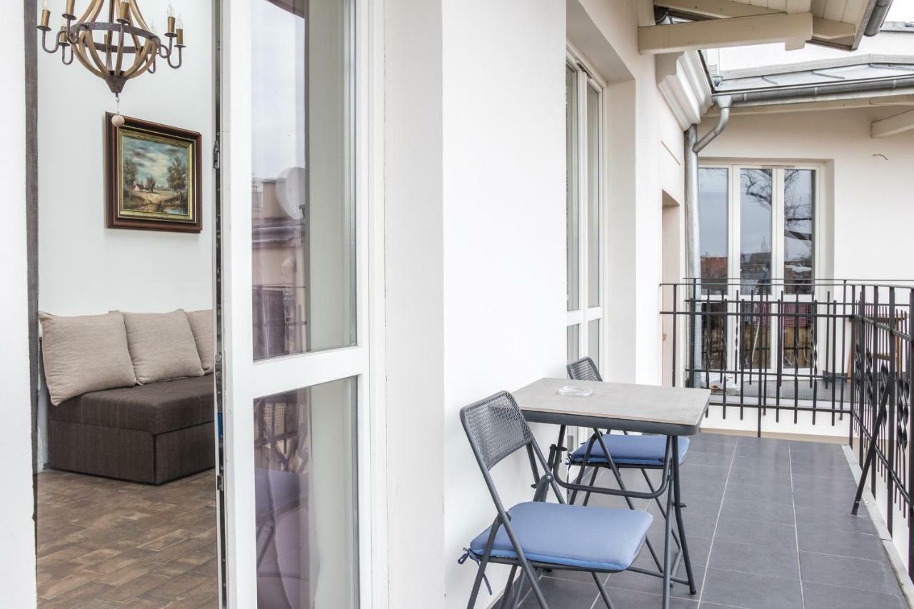 Cheerful Air Conditioned Apartment With Mezzanine And Parking - Old Town Cracóvia Exterior foto