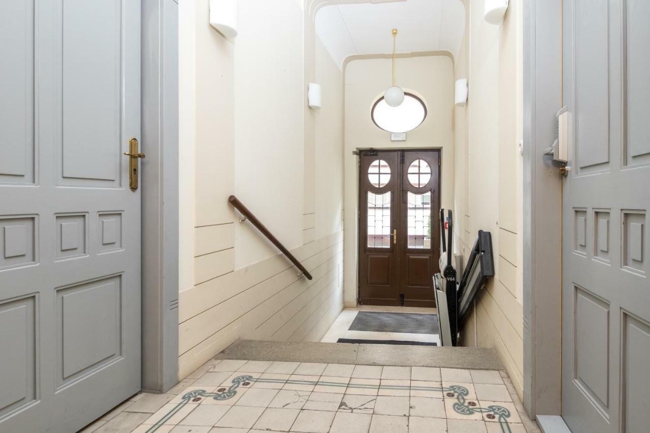 Cheerful Air Conditioned Apartment With Mezzanine And Parking - Old Town Cracóvia Exterior foto
