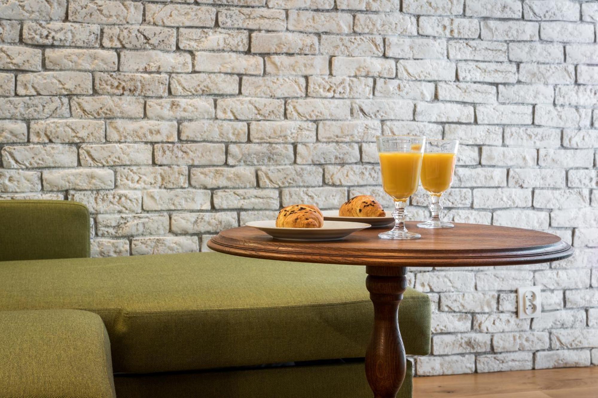 Cheerful Air Conditioned Apartment With Mezzanine And Parking - Old Town Cracóvia Exterior foto