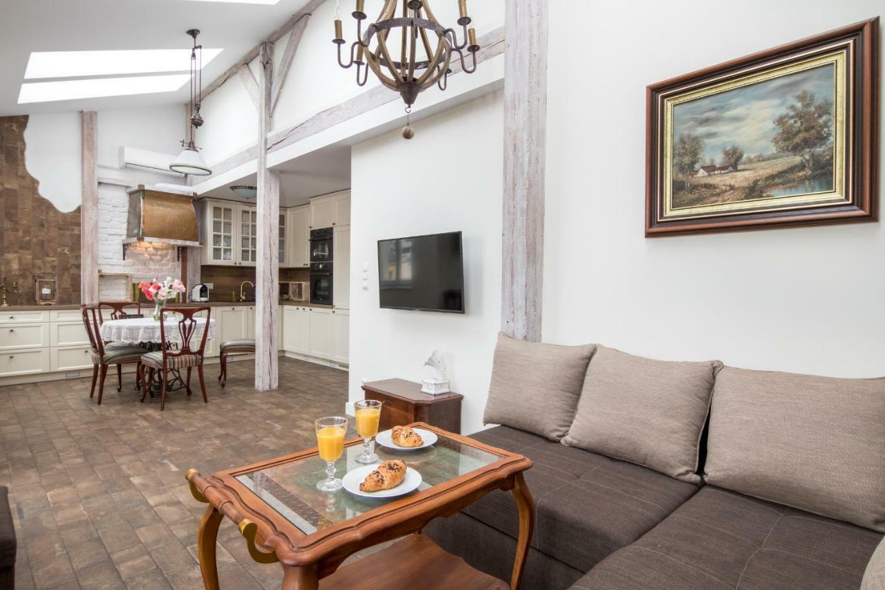 Cheerful Air Conditioned Apartment With Mezzanine And Parking - Old Town Cracóvia Exterior foto