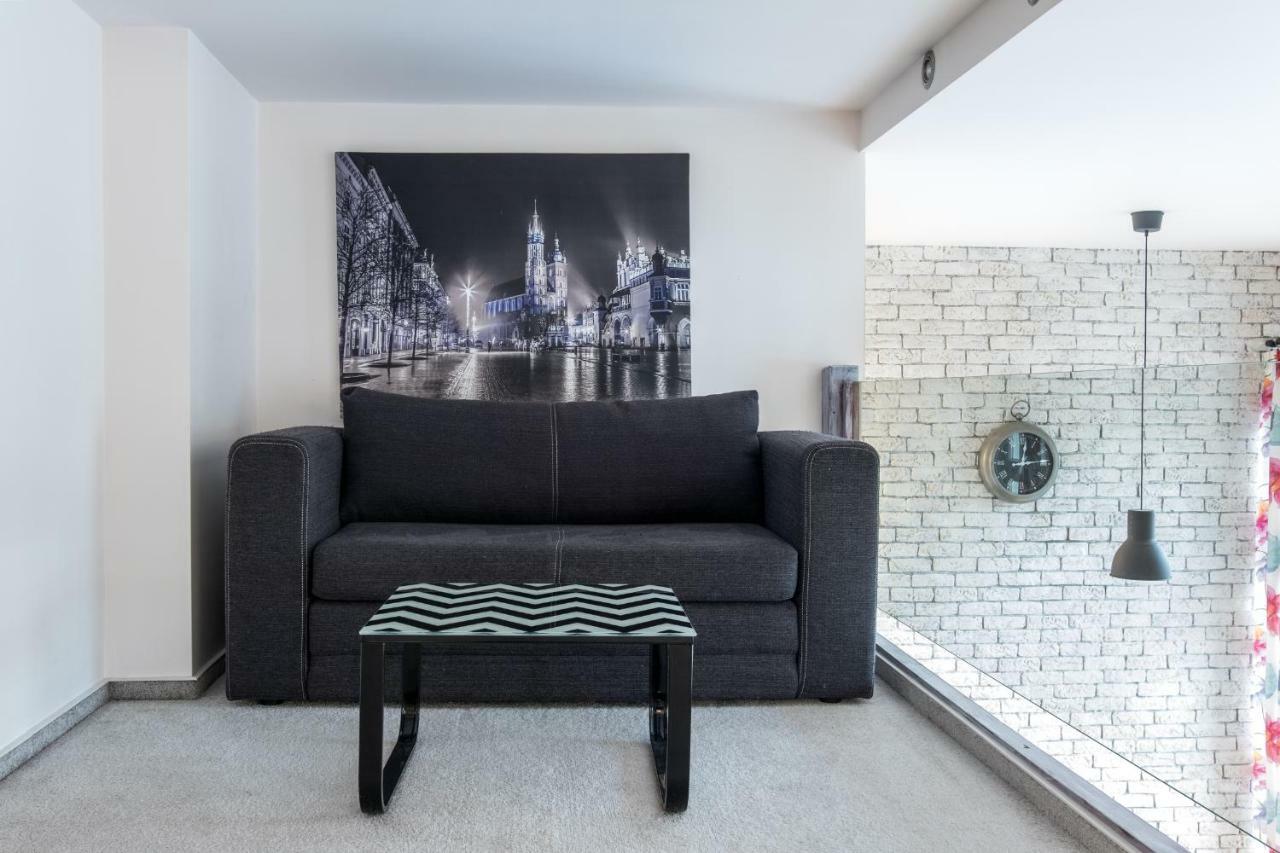 Cheerful Air Conditioned Apartment With Mezzanine And Parking - Old Town Cracóvia Exterior foto