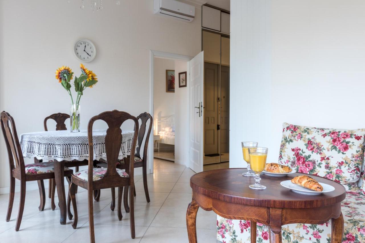 Cheerful Air Conditioned Apartment With Mezzanine And Parking - Old Town Cracóvia Exterior foto